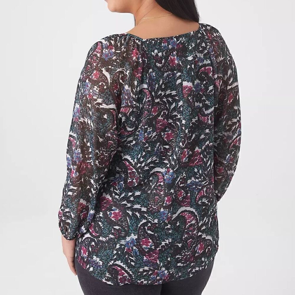 NWT LANE BRYANT Classic V-Neck Green Paisley Shimmer Top Size 18 - Picture 2 of 11